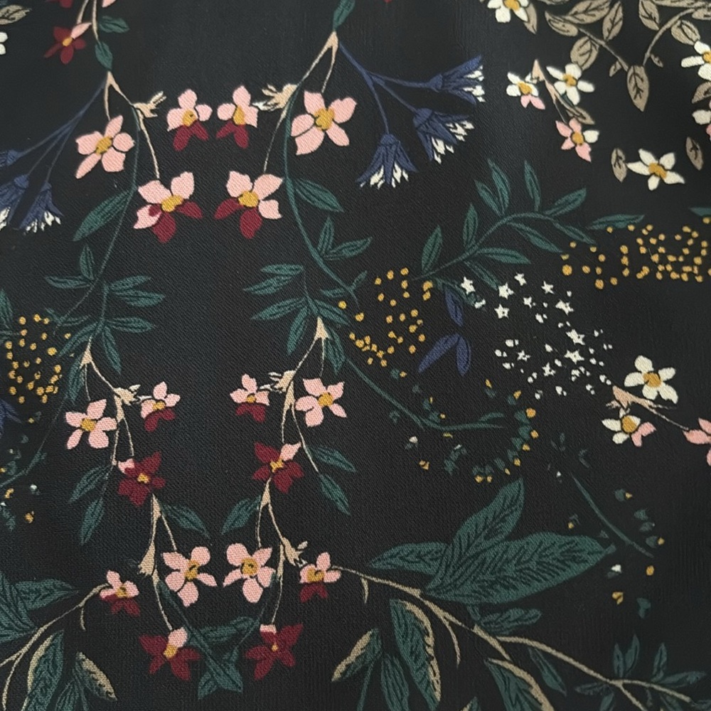 ✨HP✨Black Floral Romper - Picture 5 of 7